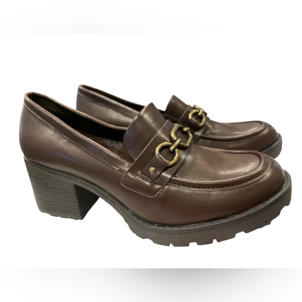 White Mountain Leather Loafers with Gold Accent - Picture 2 of 8